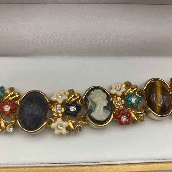 โจ Gorgeous Vintage JBK cameo and precious stones bracelet - Picture 9 of 17